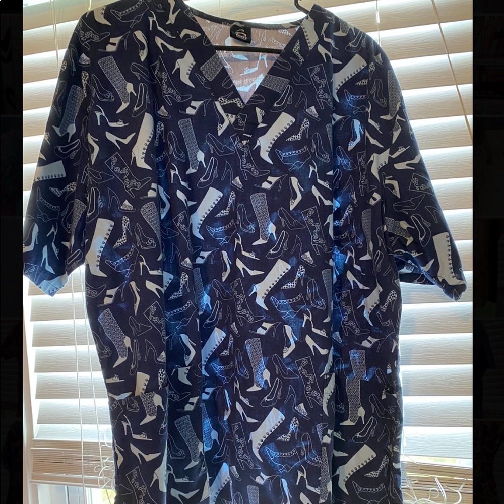 Women’s scrub top